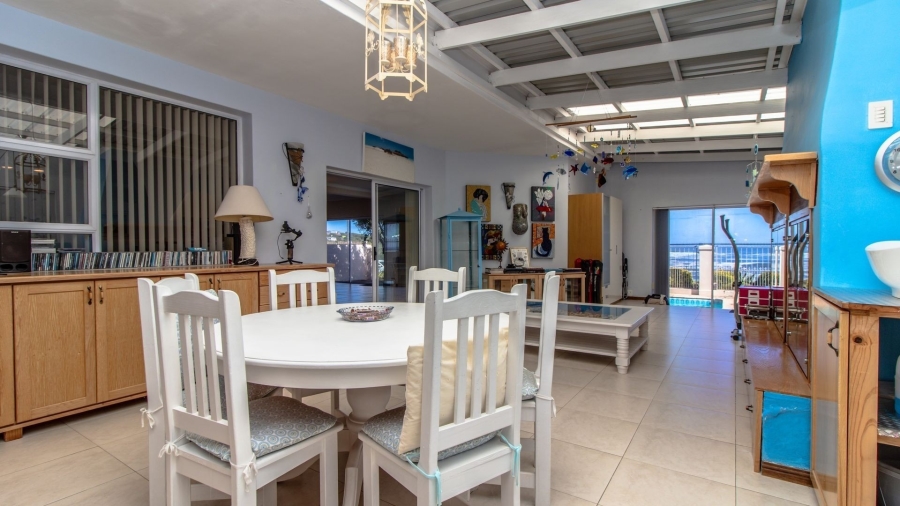5 Bedroom Property for Sale in Sandbaai Western Cape